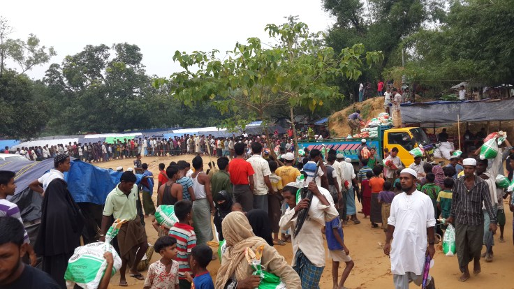 AID DELIVERY KUTUPALONG NEW REFUGEE CAMP